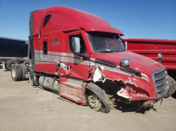  Salvage Freightliner Cascadia 1