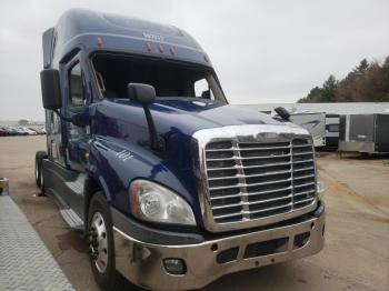  Salvage Freightliner Cascadia 1