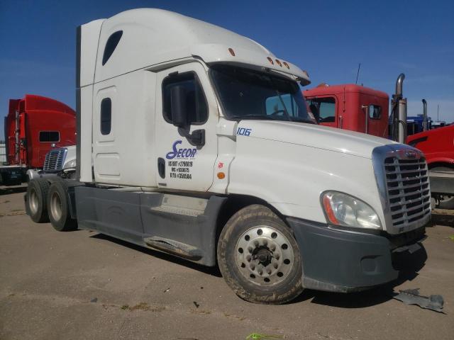  Salvage Freightliner Cascadia 1