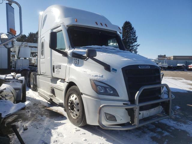  Salvage Freightliner Cascadia 1