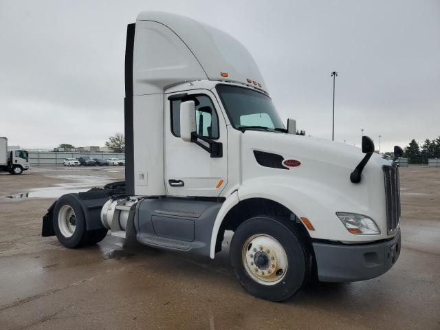  Salvage Peterbilt 579