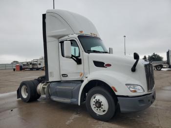  Salvage Peterbilt 579