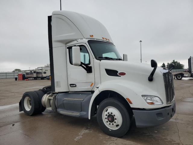  Salvage Peterbilt 579