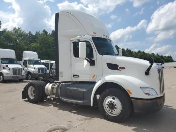  Salvage Peterbilt 579