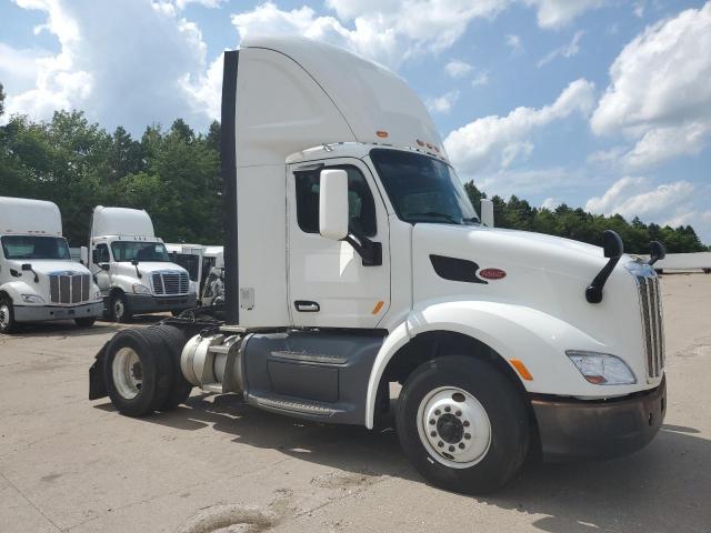  Salvage Peterbilt 579