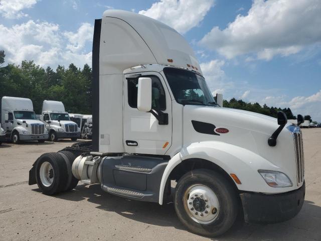  Salvage Peterbilt 579