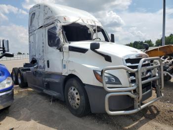  Salvage Freightliner Cascadia 1