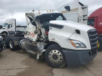  Salvage Freightliner Cascadia 1