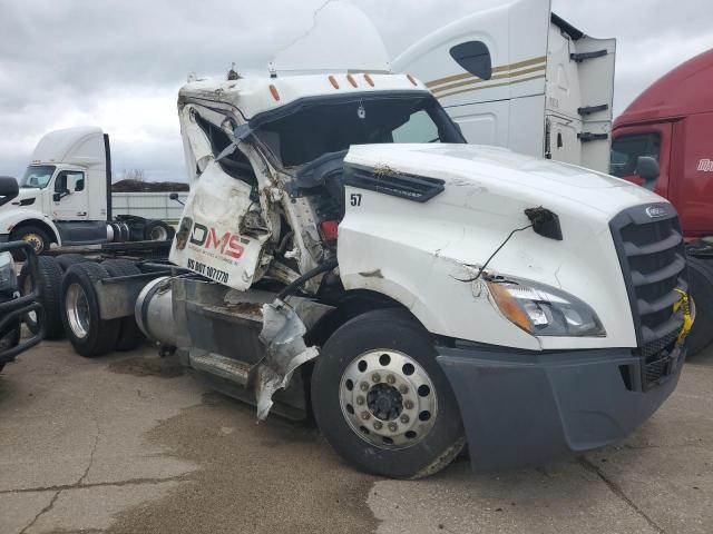  Salvage Freightliner Cascadia 1