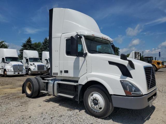  Salvage Volvo Vnl