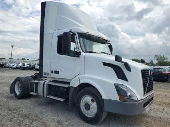  Salvage Volvo Vnl