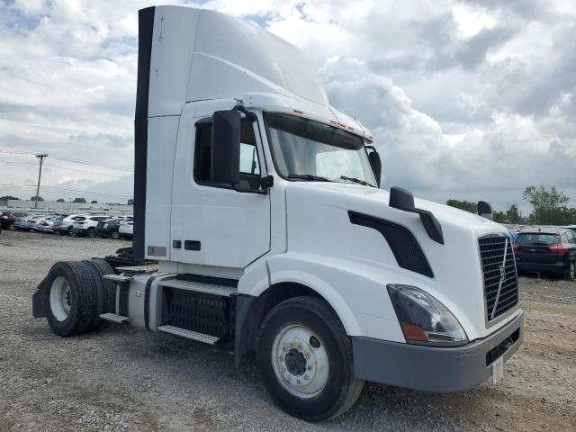  Salvage Volvo Vnl