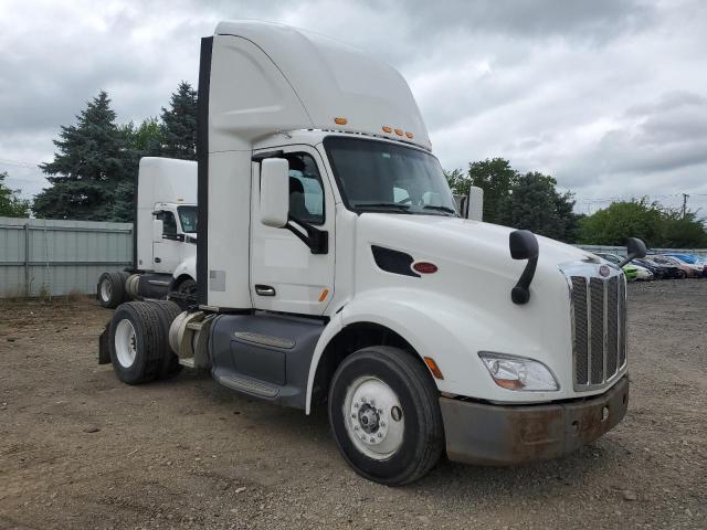  Salvage Peterbilt 579