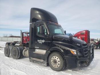  Salvage Freightliner Cascadia 1
