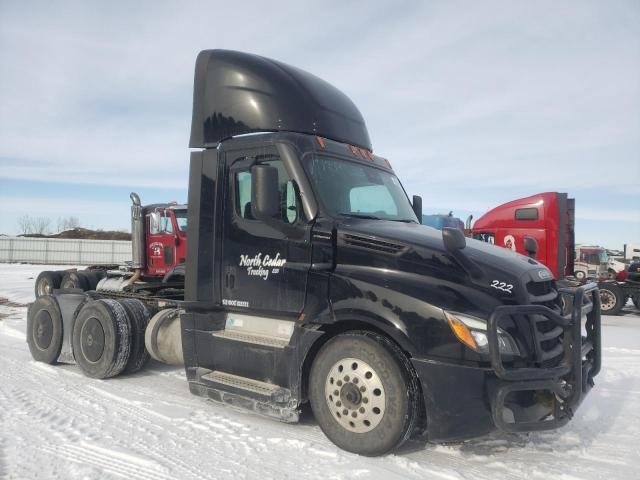  Salvage Freightliner Cascadia 1