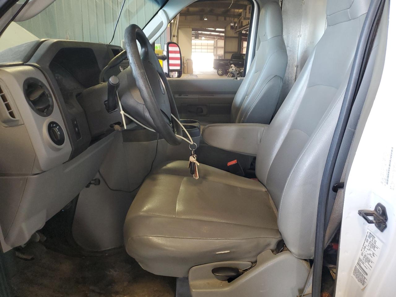 Other E350 4x2 Cutaway Drw E350 Super Duty Cutaway Van Image 5