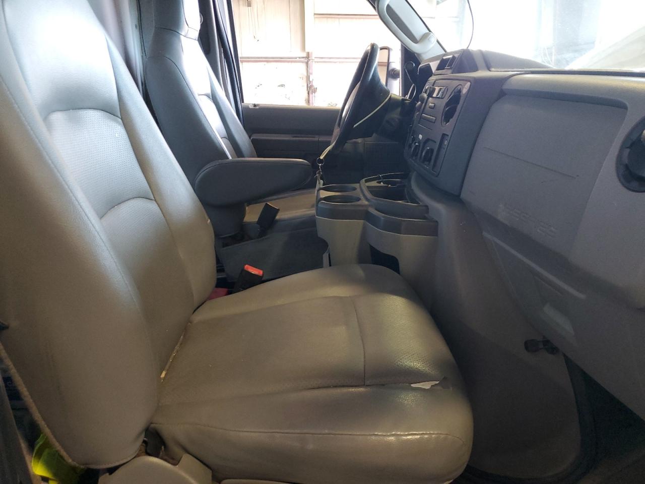 Other E350 4x2 Cutaway Drw E350 Super Duty Cutaway Van Image 8