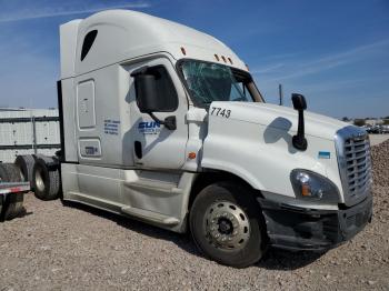  Salvage Freightliner Cascadia 1