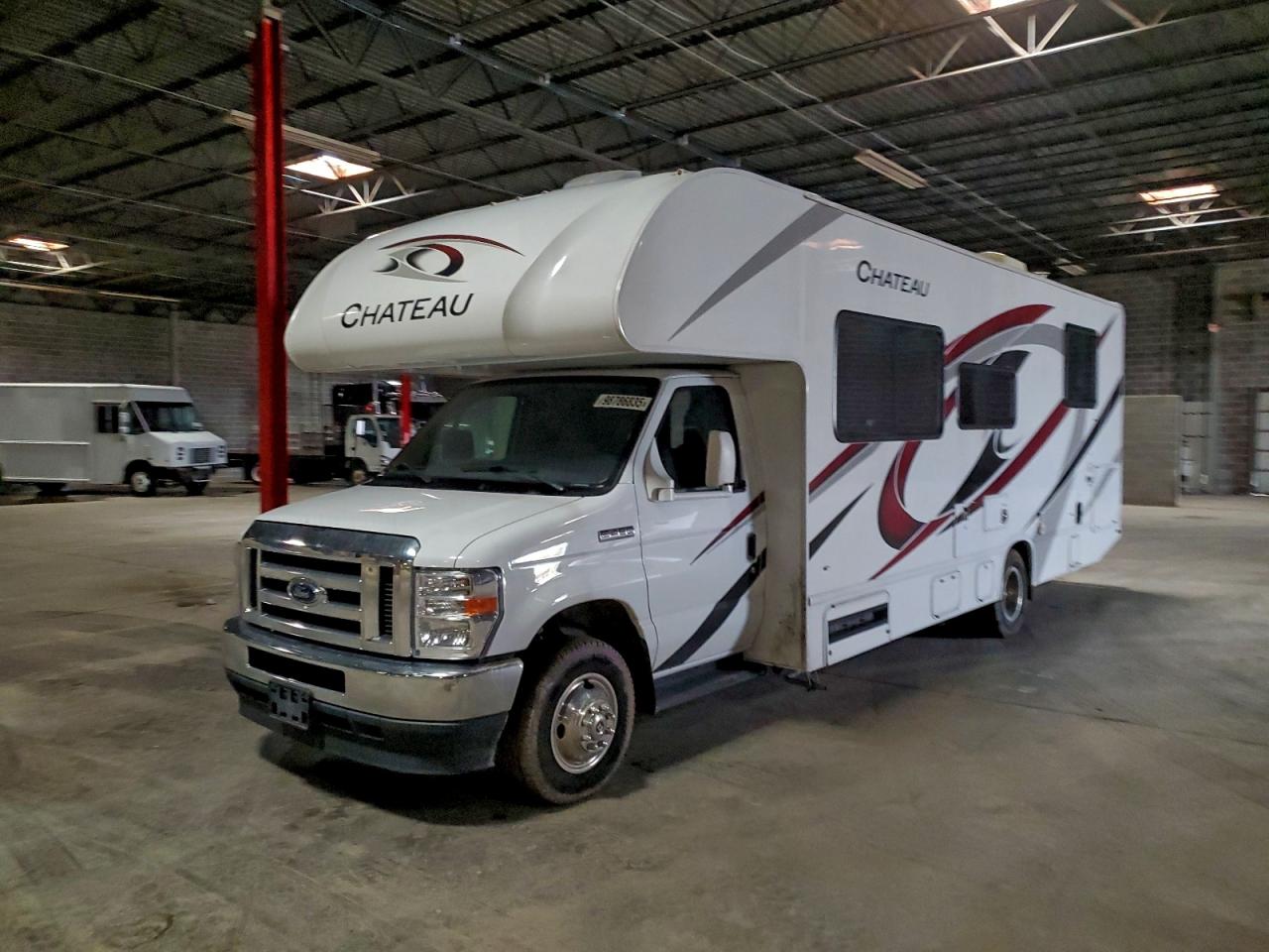 Ford Econoline E450 Super Duty Cutaway Van Image 3